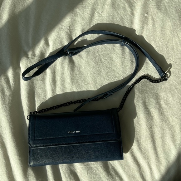 Pixie Mood Vegan purse with adjustable strap - Picture 2 of 3